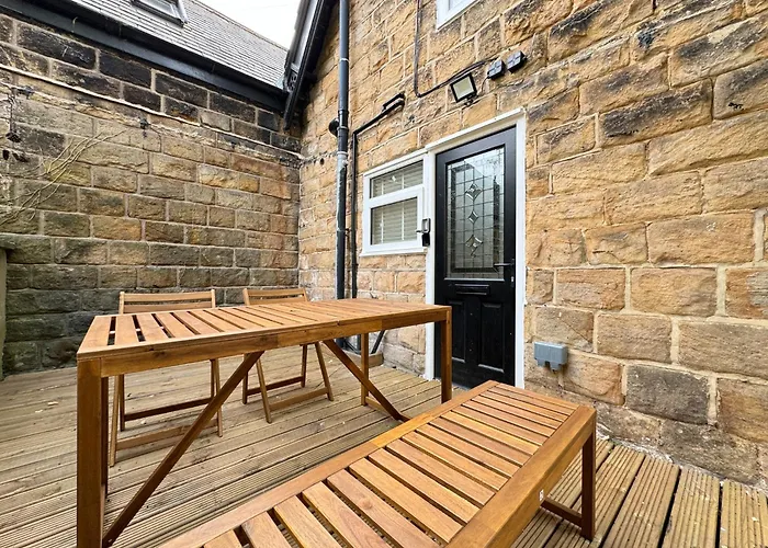 Plush Leeds Bungalow, Free Parking