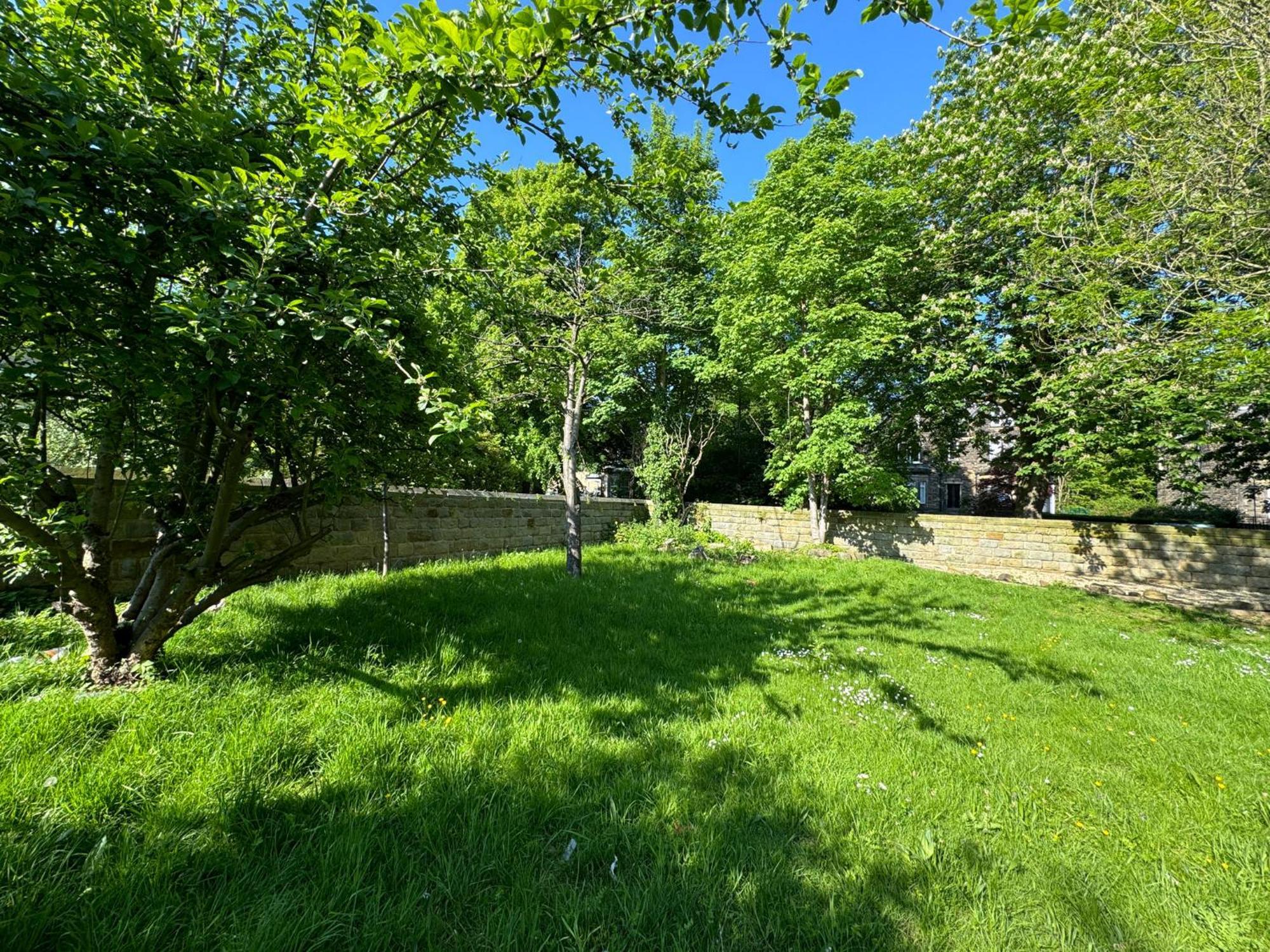 Plush Leeds Bungalow, Free Parking