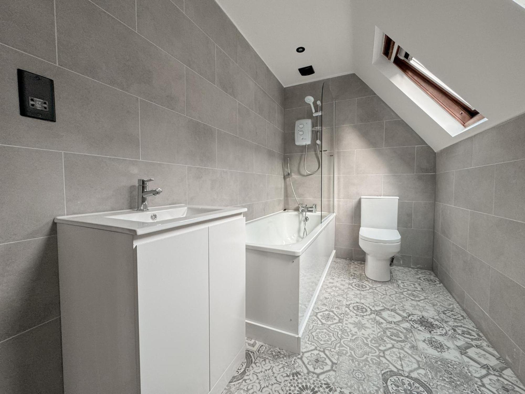 Plush Leeds Bungalow, Free Parking Holiday home