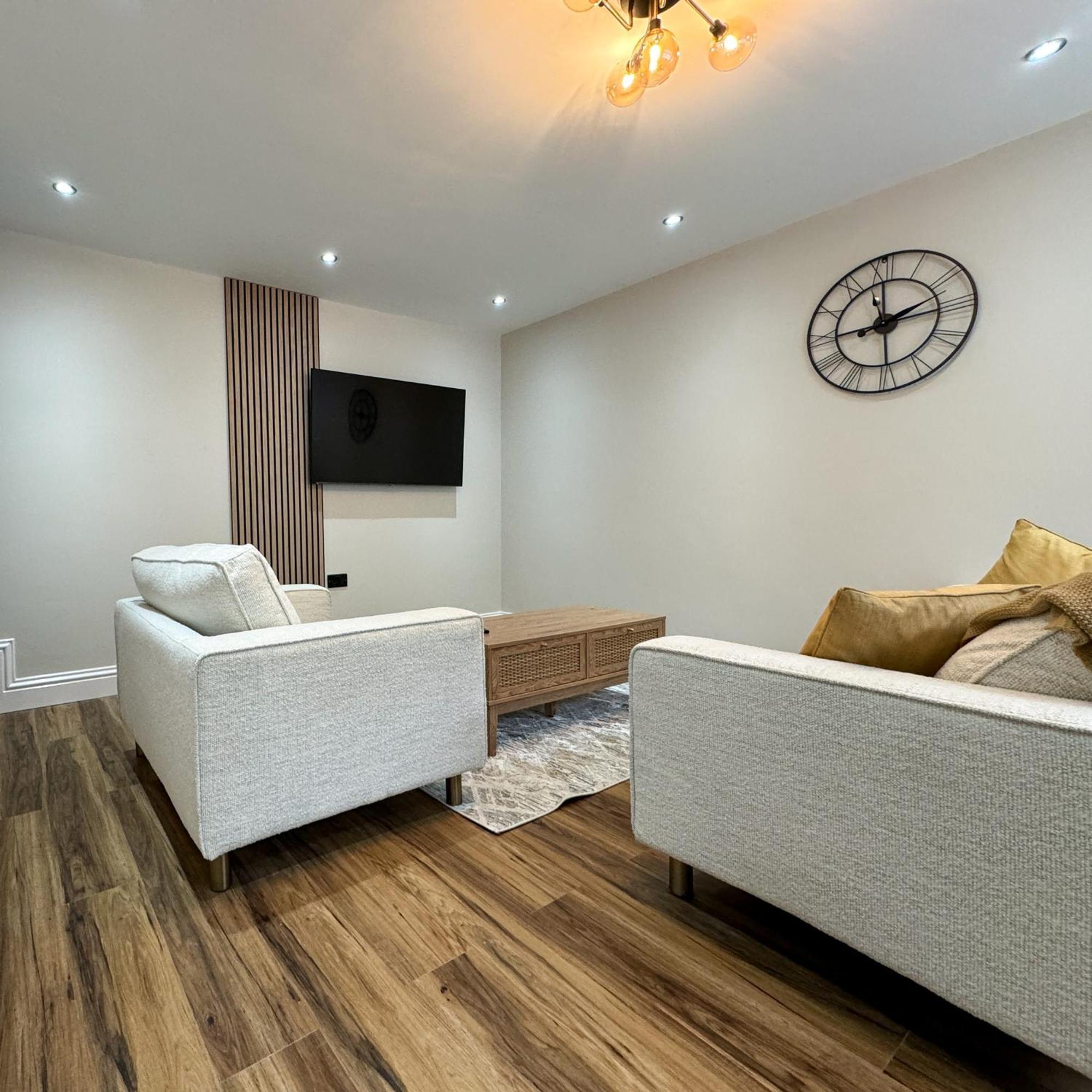 Holiday home Plush Leeds Bungalow, Free Parking *